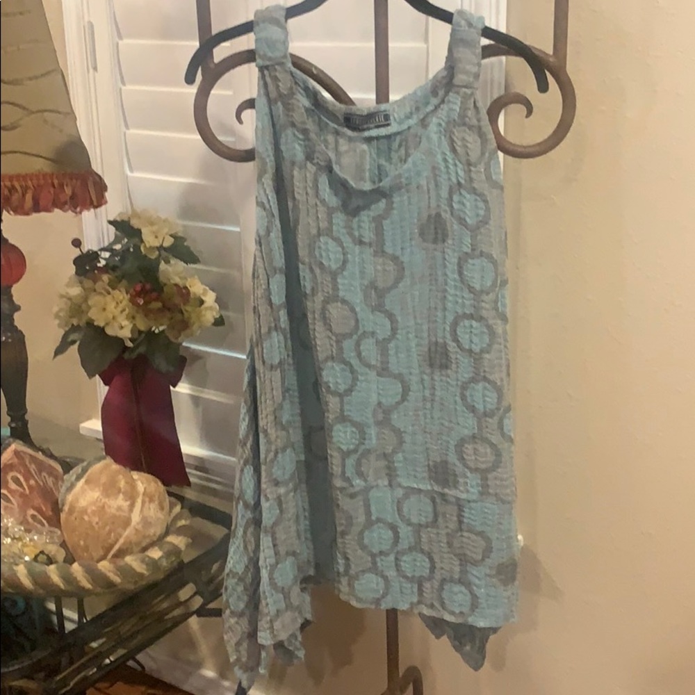 Transparente sleeveless top